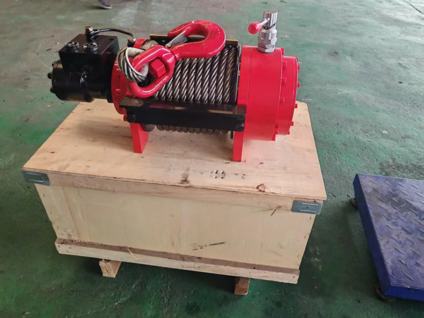 Upright hydraulic winch — 5 / 6 / 6.8 ton series